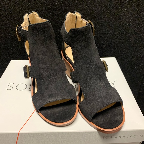 Tonni Buckle Shield Sandal
SOLE SOCIETY - Picture 8 of 16